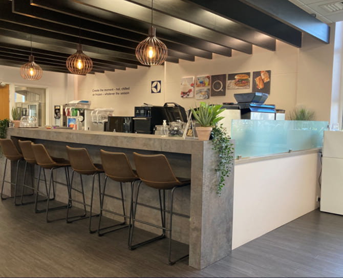 coe_luton_bar
