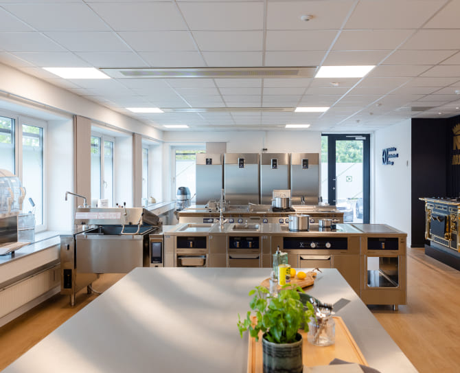 kitchen_bar_670x543